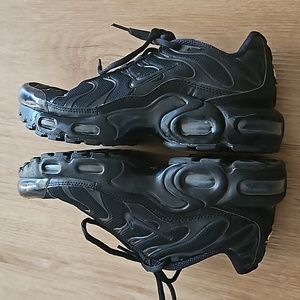 Nike black Air max plus size 6y 7.5 women